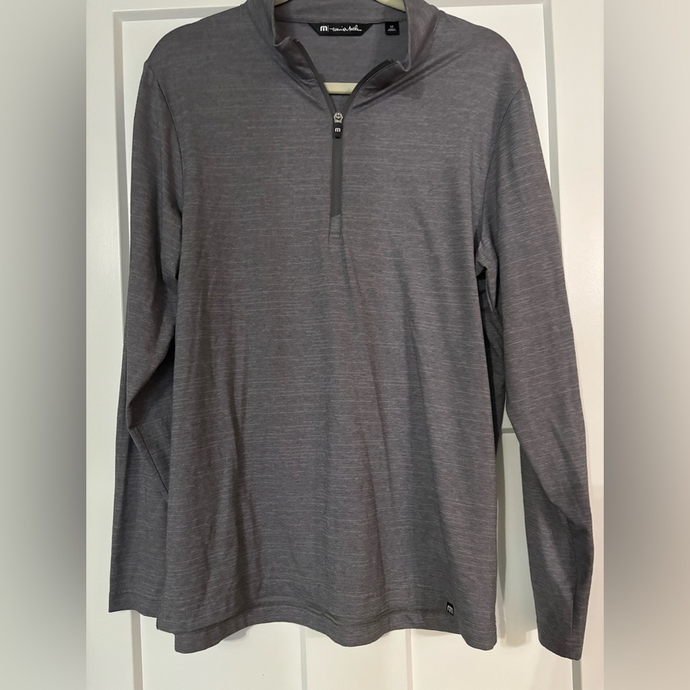 Travis Mathew- The Heater 1/4 Zip- M embroidered sleeve Heathered gray